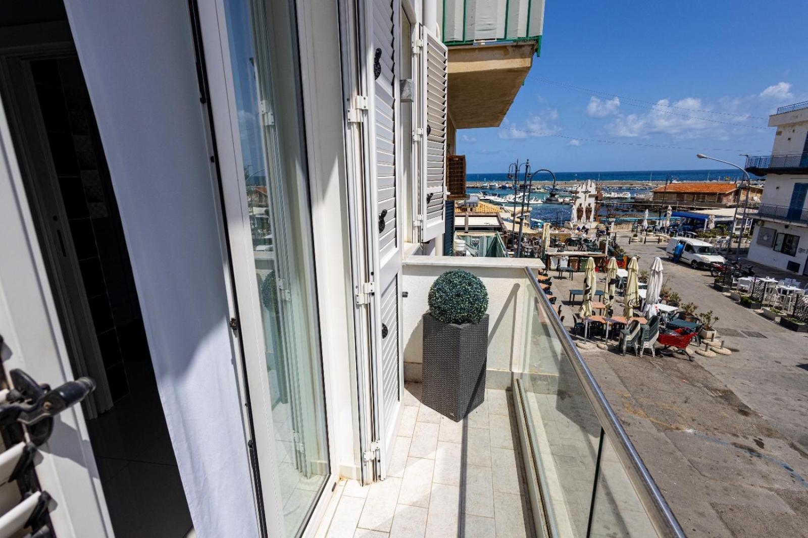La Piazzetta A Mare Holiday House Sferracavallo Kültér fotó